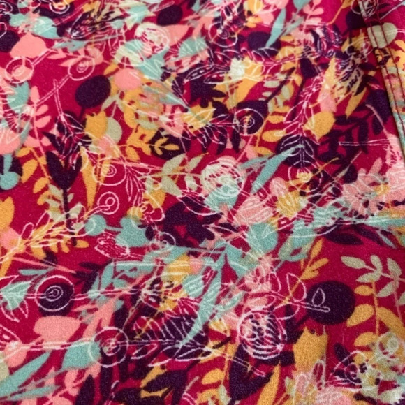 Like NEW LuLaRoe minor flora/leaves leggings, OS - Picture 2 of 14